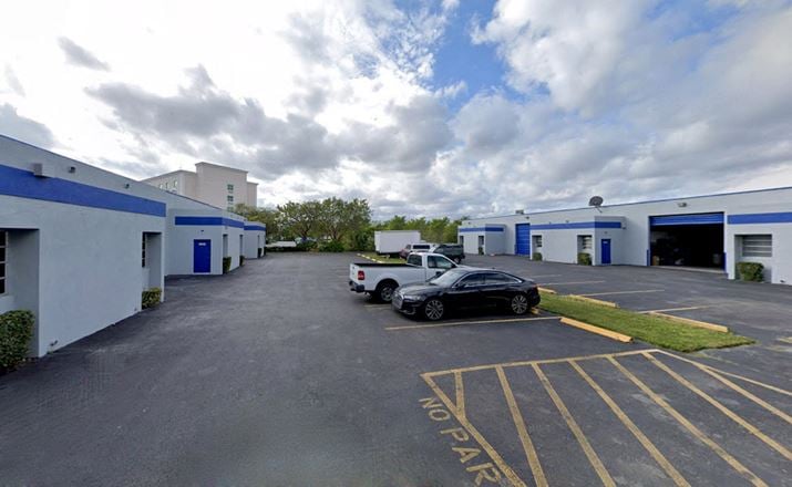 Kendall-Tamiami Warehouses Near Miami Executive Airport