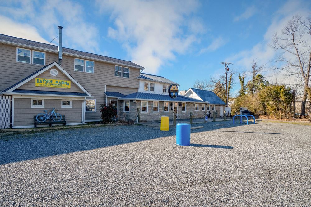 Fully Equipped Riverfront Restaurant Playground of the Potomac Downtown Colonial Beach FOR