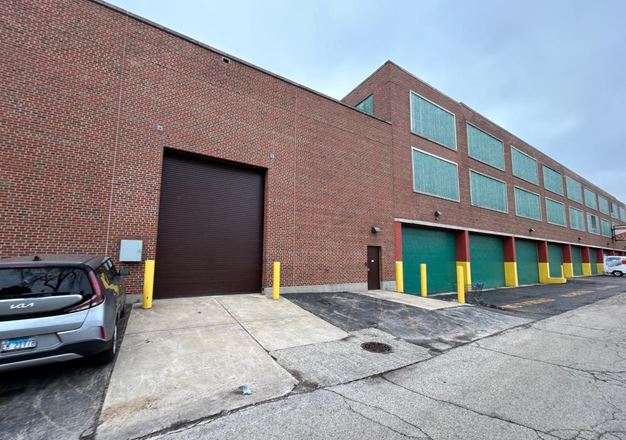 3033 N Knox Ave