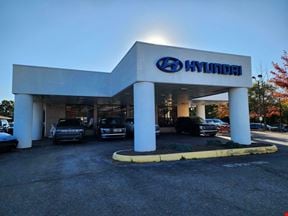 Commercial Building with Abundant Parking for Lease