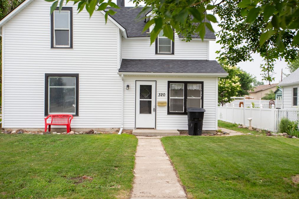 320 8th St W