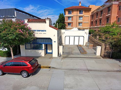 965 S. Fair Oaks Ave