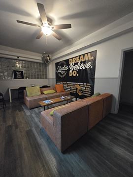Studio 424 - 1415 North Ashland Avenue