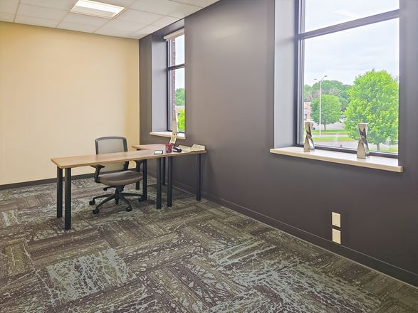 Regus - Eau Claire - Oakwood Mall Dr