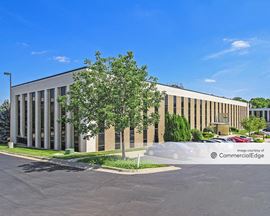 Cloverleaf Building 4