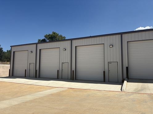 124 Golf Ave.  |  Tyler, TX 75702 Industrial Warehouse Unit
