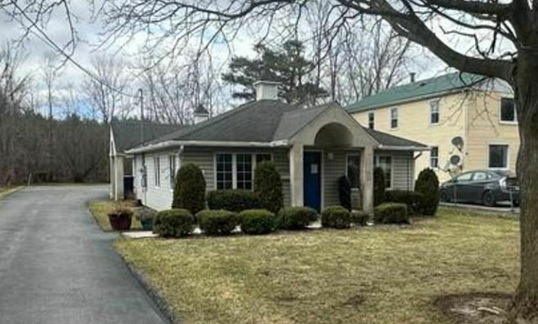 373 Davison Rd - 1550+/- SF RETAIL/OFFICE SPACE