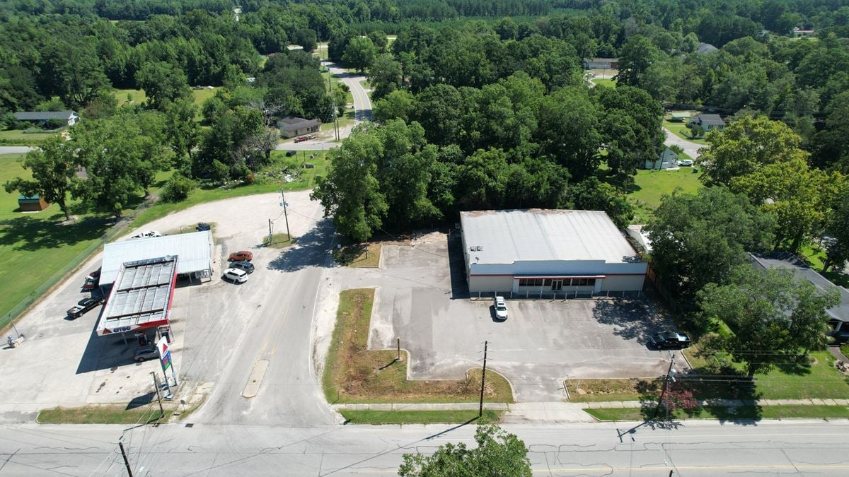 6711 Charleston Hwy