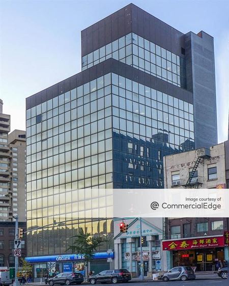 Retail space for Rent at 161 Avenue of the Americas in New York