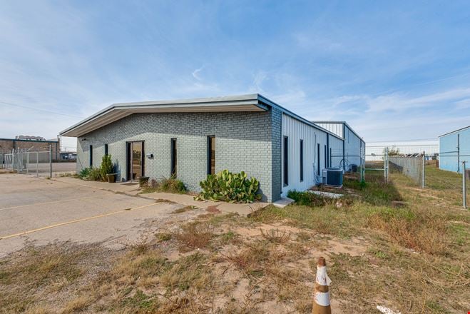 Warehouse/Office Off E Hwy 80