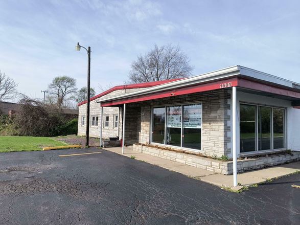 Crown Point Warehouse and Showroom