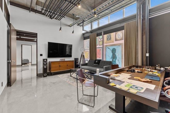751 N Fairfax