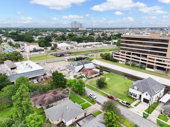 Corner Retail Redevelopment Opportunity on Veterans Memorial Blvd