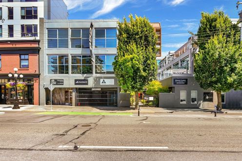 852 Fort Street (305)