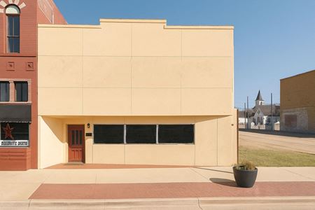 Retail space for Rent at 103 E Henderson St in Cleburne