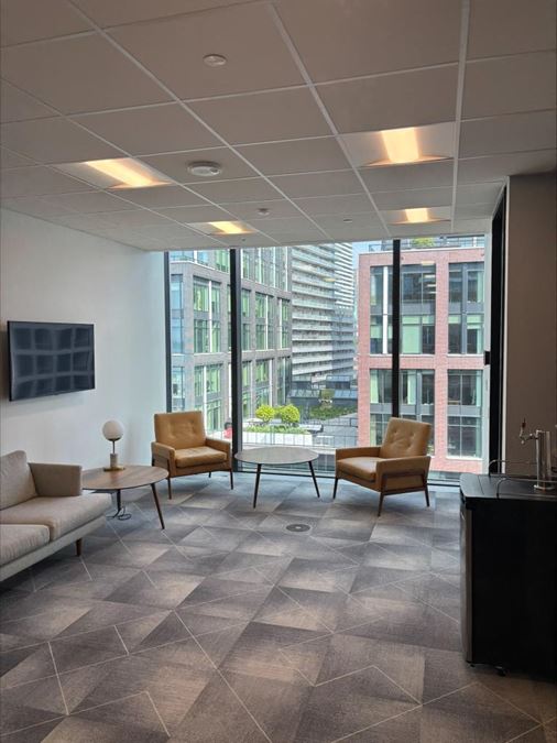 125 Queens Quay East