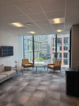 125 Queens Quay East
