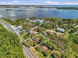 Vacant Lot in Cedar Key