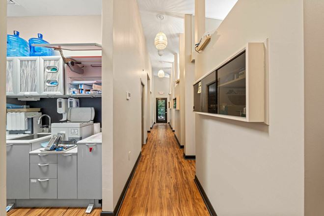 3719 University Dr, Suite A