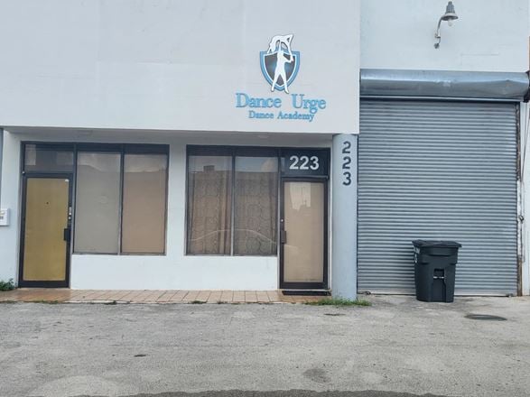 223 W 27th Street