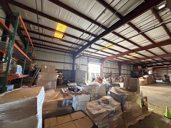 Large Warehouse Central Maui