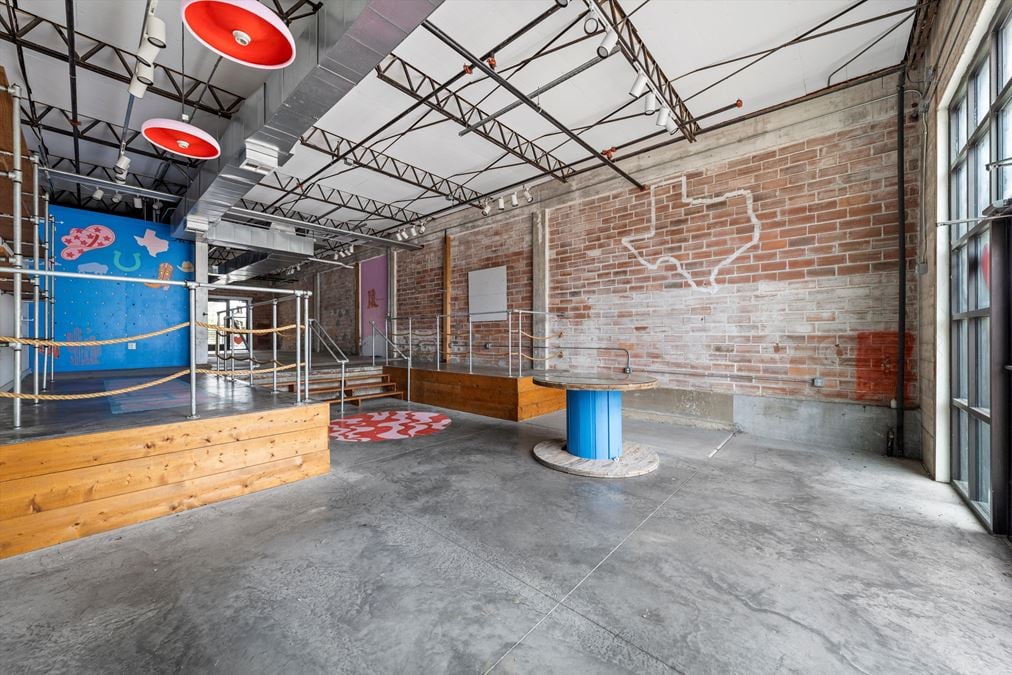 300 S 6th St