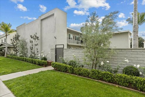 Whiting Avenue Courtyard Apartments