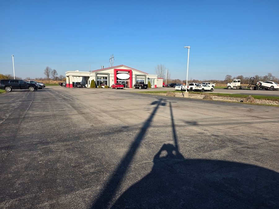 5967 Robinson Rd. - 80-vehicle paved & lighted parking lot with 1,000+/- SF of office/showroom space
