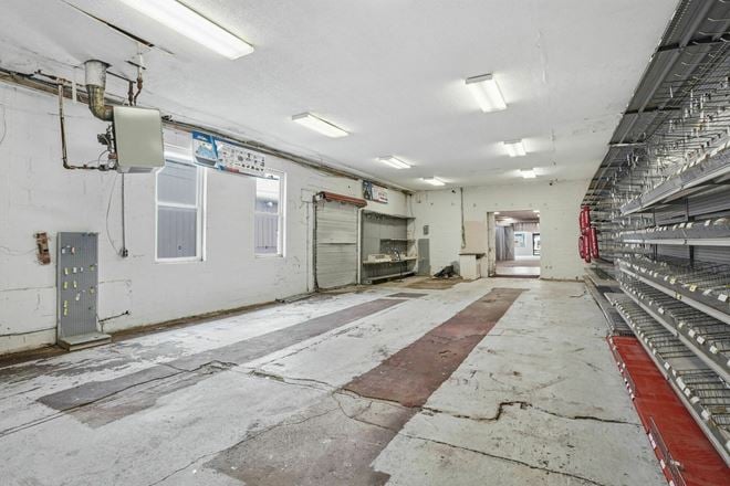 423 N Main St