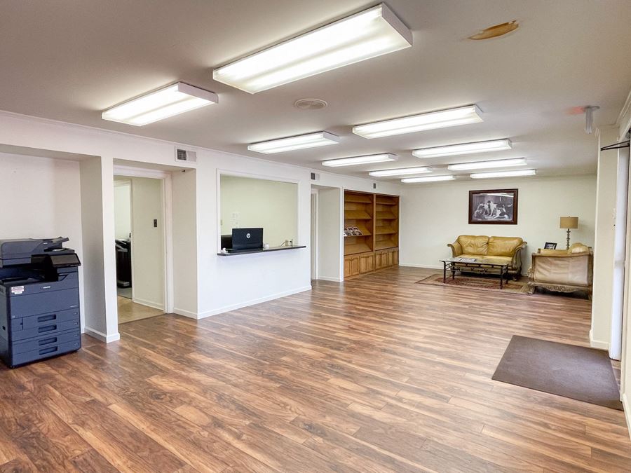 ±8,345 SF Office Warehouse with Yard Near S Choctaw Dr
