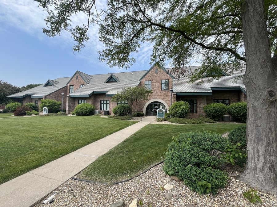 Easton Court - 270-280 E 90th Dr