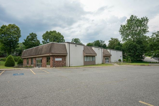 940 Federal Rd, Brookfield, CT
