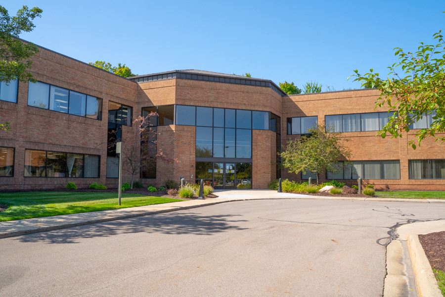 2501 Woodlake Circle