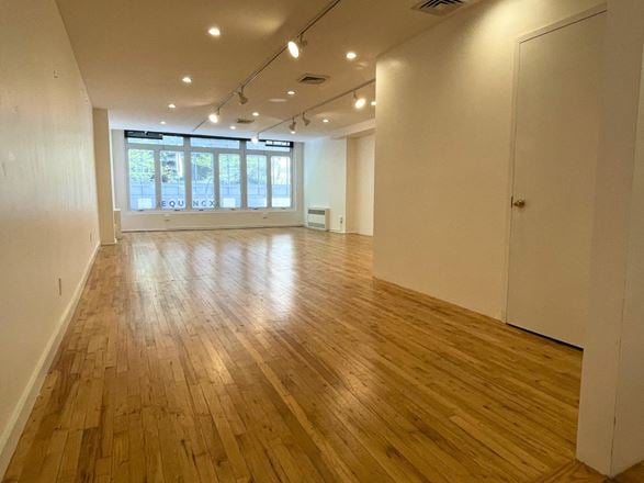 9 E 53rd St -Entire 3rd Floor