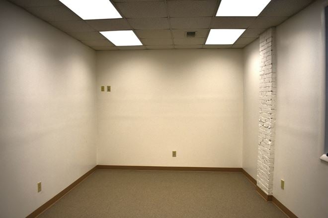 17 E. Railroad St. - 925 SF Renovated Office