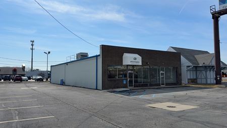 Photo of commercial space at 1131 W Alexis Rd in Toledo