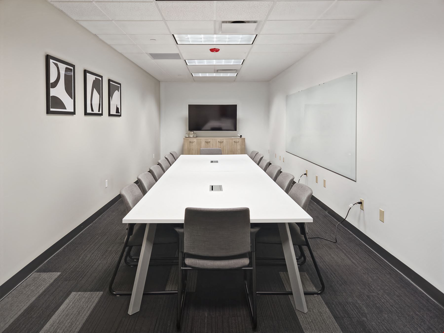 Regus - Appleton - W College Ave