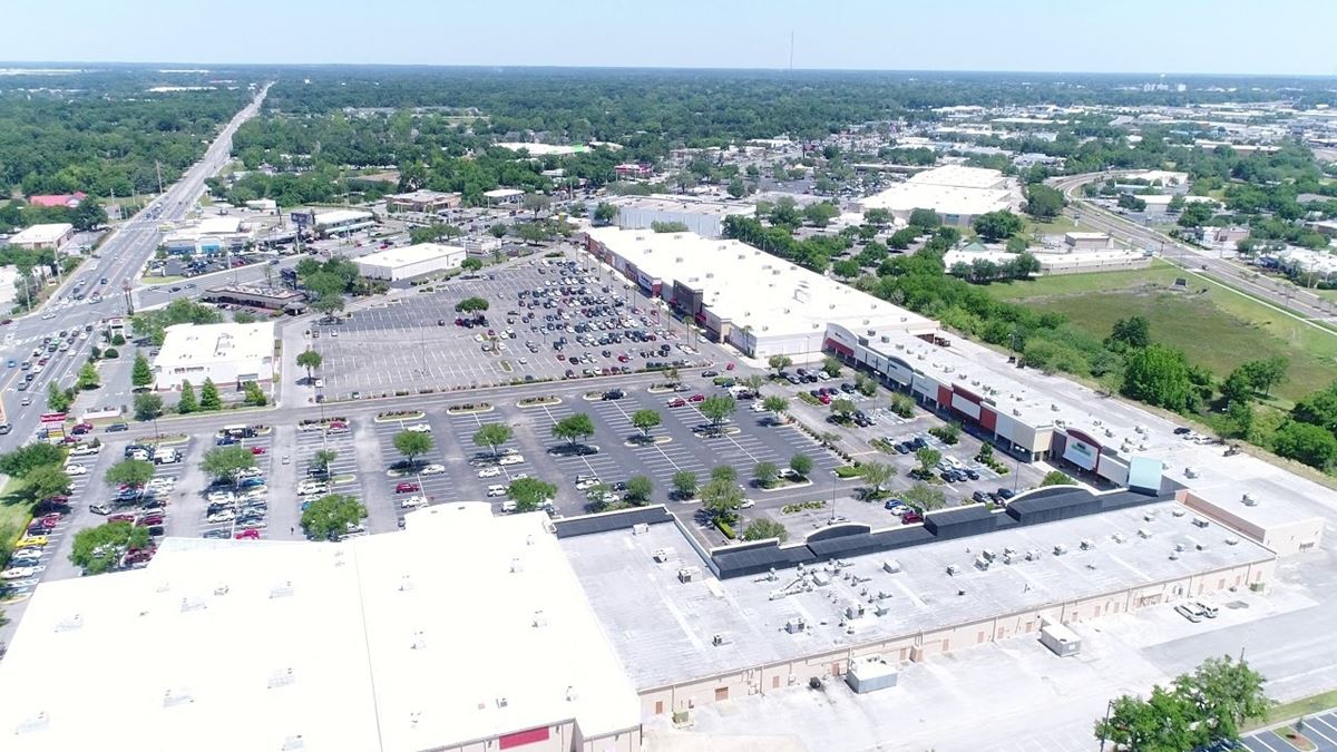 Shady Oaks Shopping Center