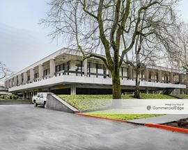 Lloyd Plaza