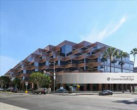 Wilshire Courtyard East