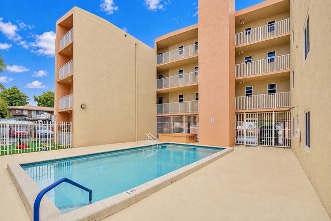 2400 NW 16th St Rd