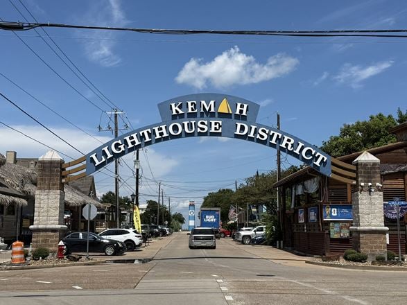405 8th St, Kemah TX 77565- Office/Retail Opportunity