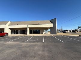River Oaks Plaza/Office