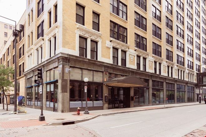 Former Pazza Luna Restaurant