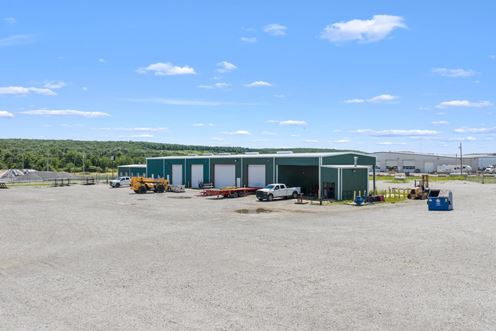 REIT SALE | 8,932 SF Vacant Industrial | 2008 Built | 33 Acres