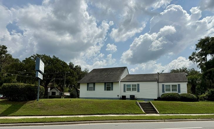 2,246sf Office + Vacant Lot Hwy 441