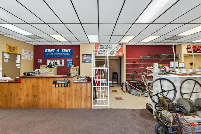 123 S Main St, Athol