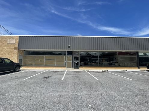 Retail or Industrial Showroom For Lease