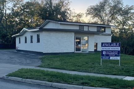 2400 E Dorothy LN