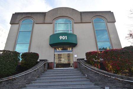 Photo of commercial space at 901 Farmington Avenue in West Hartford